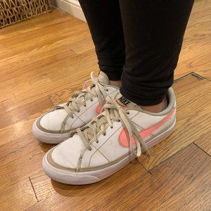 Nike Girls White & Pink Leather Athletic Shoes Used, Size 4